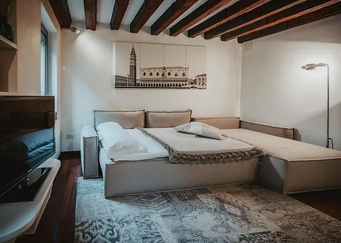 2 Min Da Piazza San Marco L-home Benátky