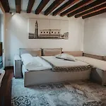 2 Min Da Piazza San Marco L-home Venedig
